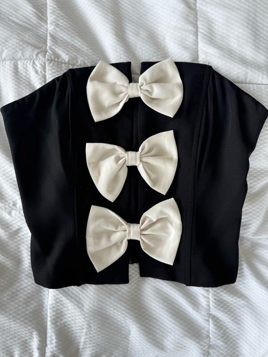 Lulumari Tops - Black Dressy Tube Top with Bow Accents
